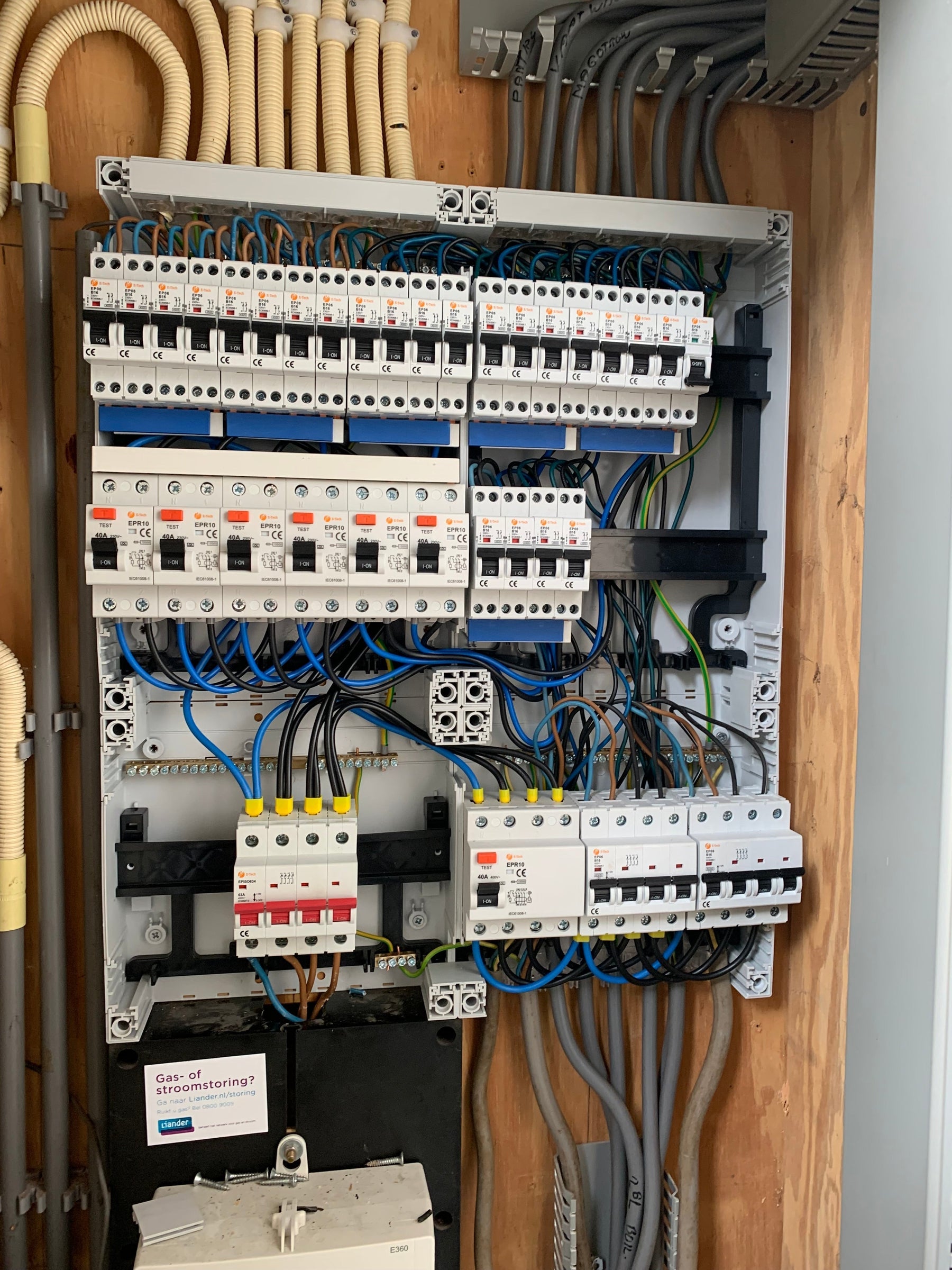 Groepenkast vervangen door erkend installateur | E-TECH Almere en Landelijk